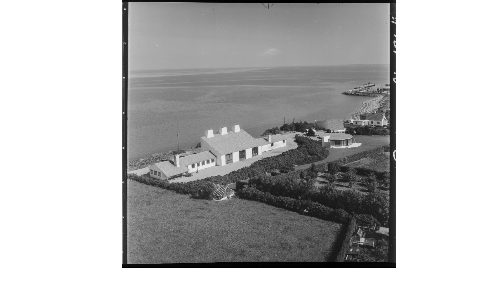 Luftfoto af Røgeriet 1950